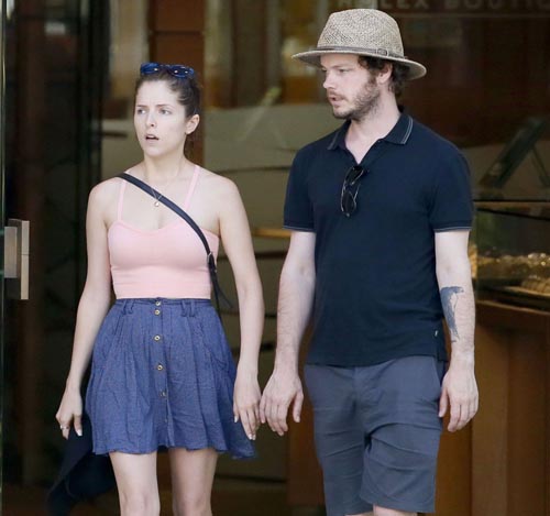 Ben Richardson and Anna Kendrick walking down street together.